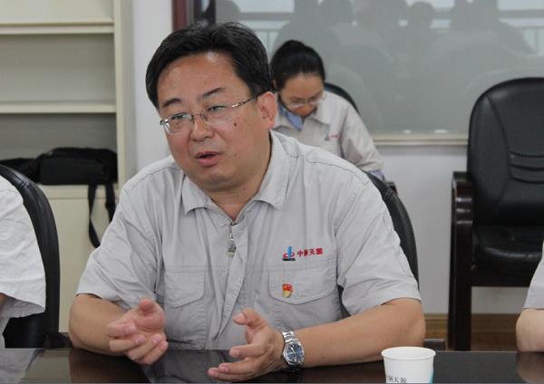 243156455881715.jpg 王文軍董事長介紹公司情況.jpg